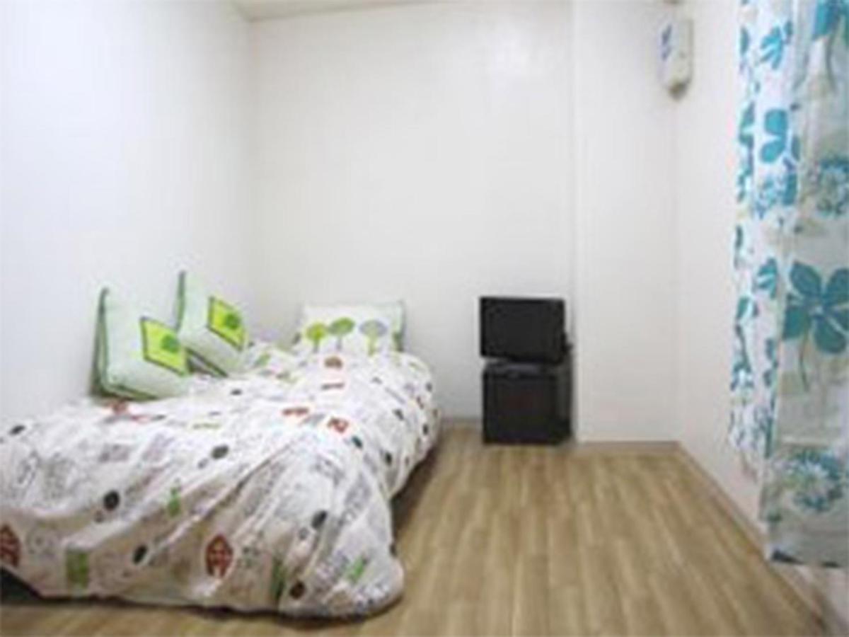 Guest House Fukutomi - Female Only Наха Экстерьер фото