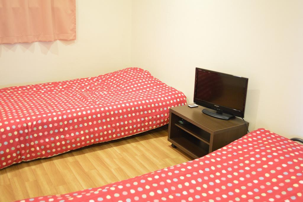 Guest House Fukutomi - Female Only Наха Номер фото
